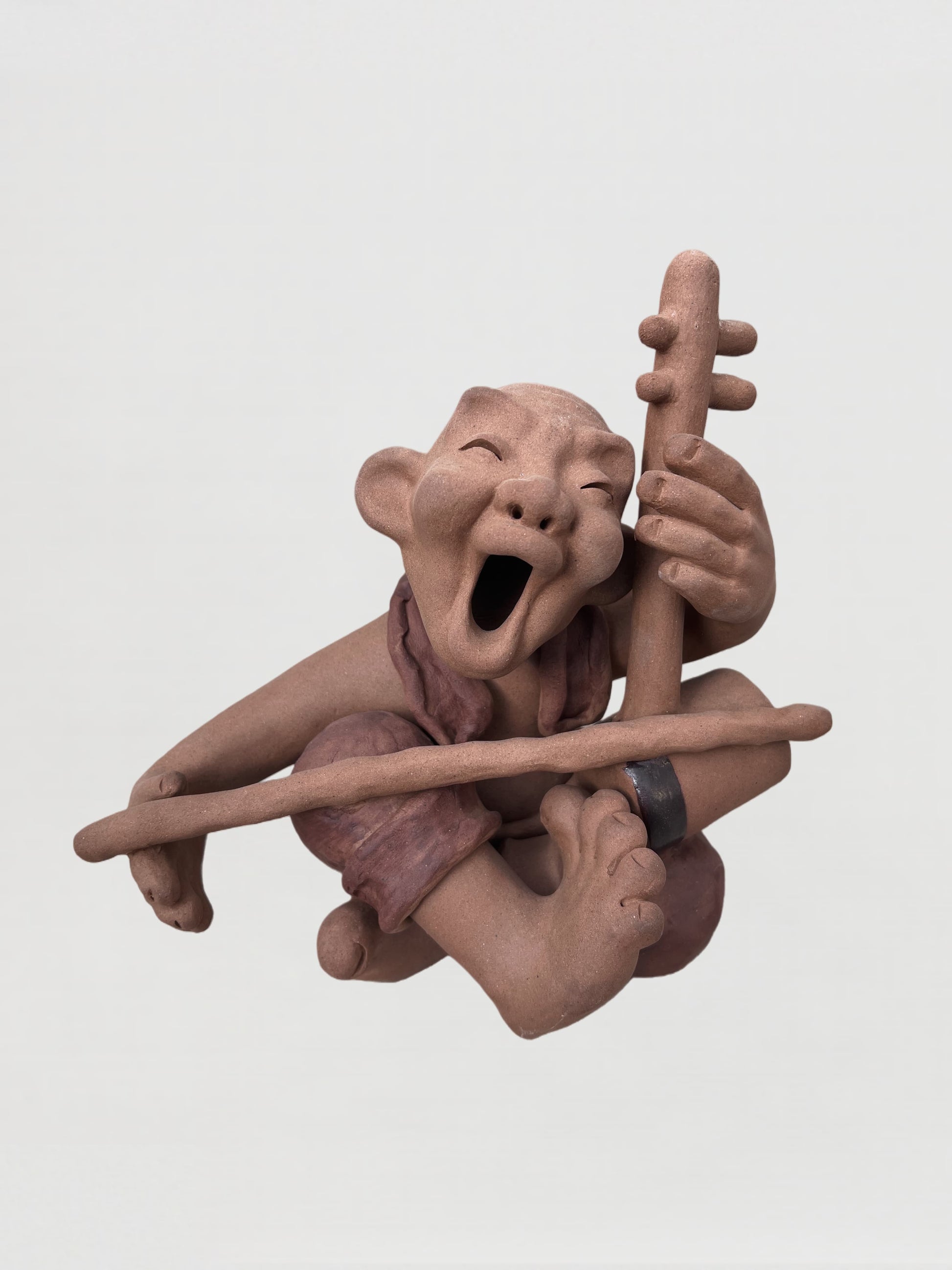 Handmade clay figurine – 巷隅拉胡者