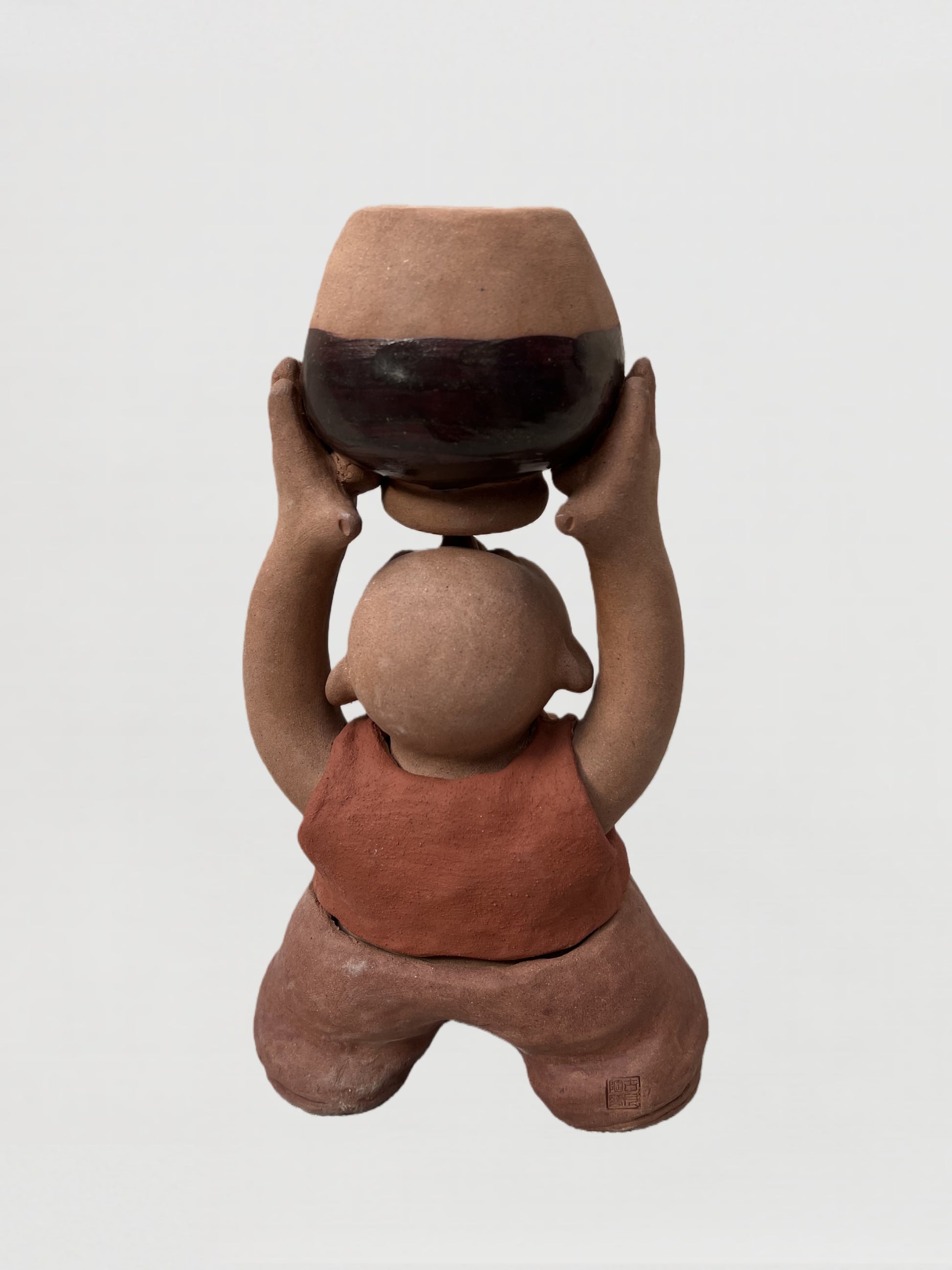 Handmade clay figurine – 舉缸豪飲