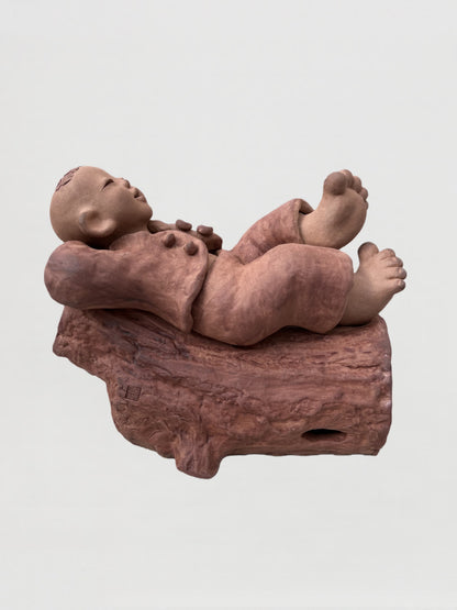 Handmade clay figurine – 赤腳童‧木上酣憩