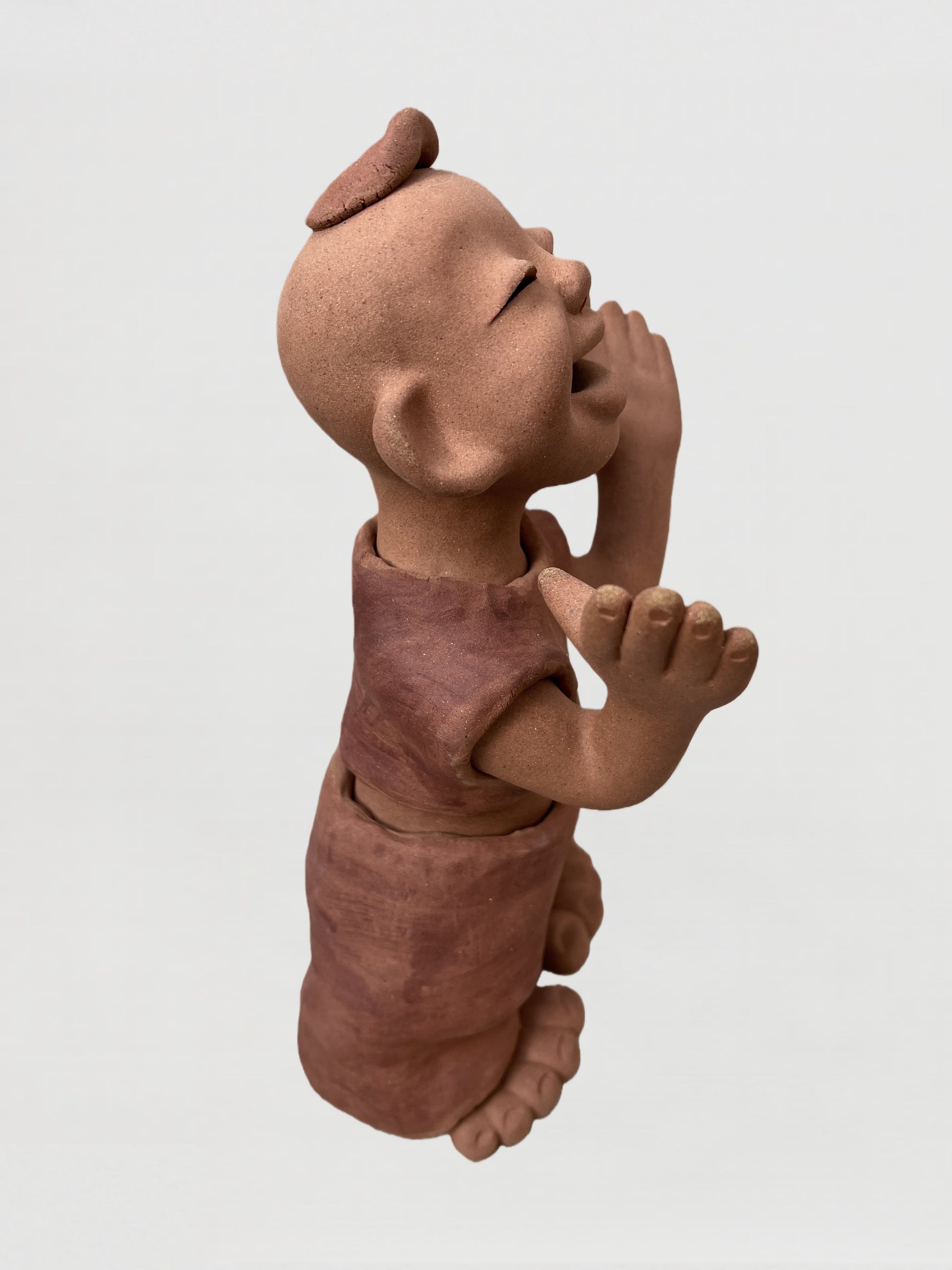 Handmade clay figurine – 赤足歡拍童