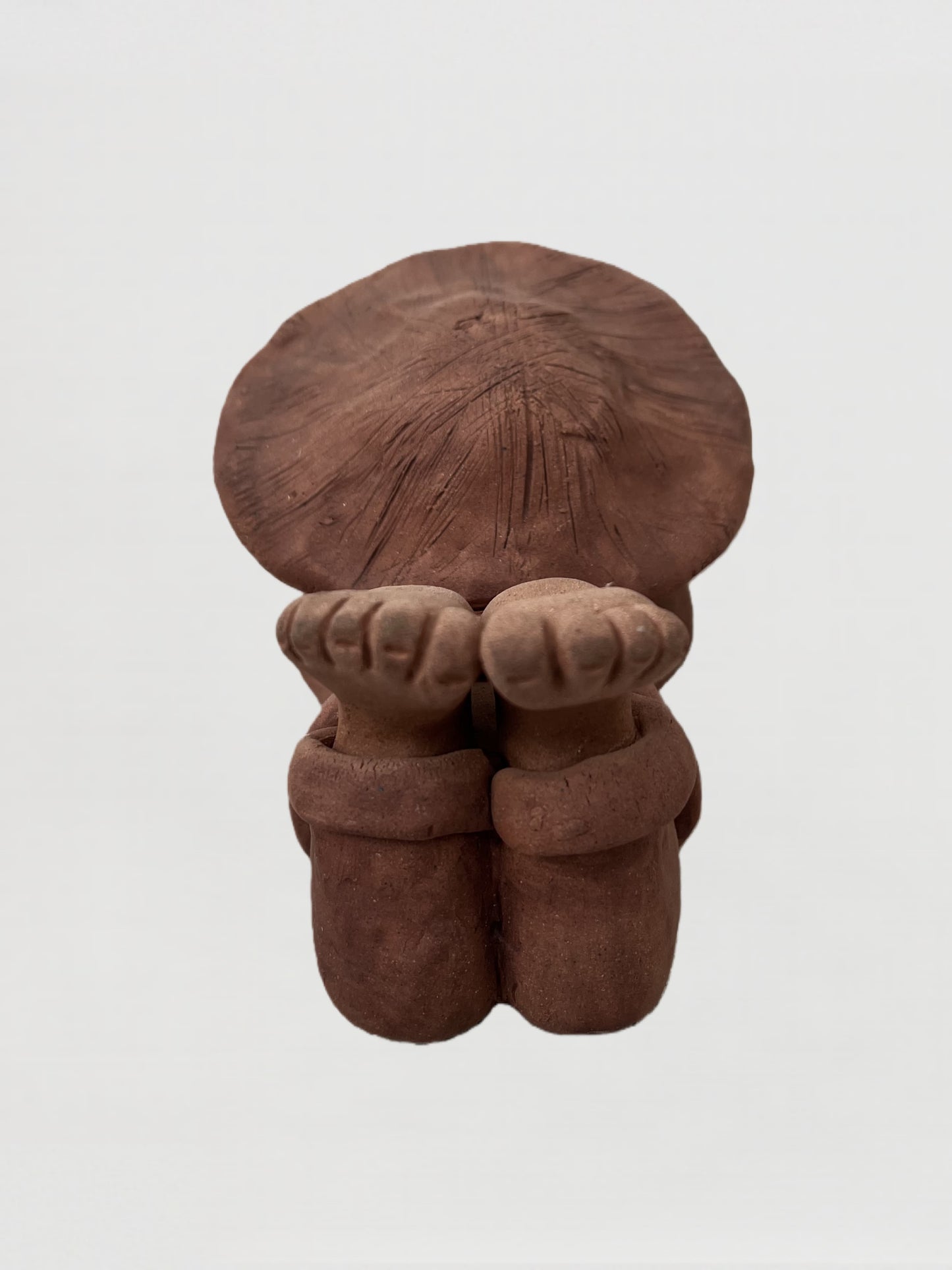 Handmade clay figurine – 草帽趴地童